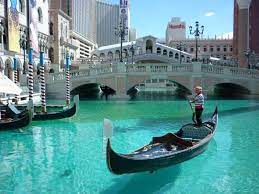 Venice with children - a classic gondola ride